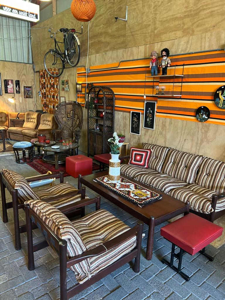 Vintage jaren 70 zithoek, bank, 2 stoelen & salontafel,bruin, Ophalen, Vintage, ?, Hout