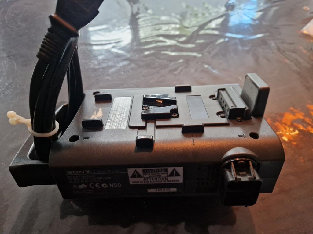 Sony accu oplader BC-L50, Audio, Tv en Foto, Ophalen of Verzenden, Zo goed als nieuw