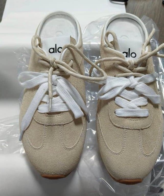 Alo sneaker sunset mule beige 38, Kleding | Dames, Ophalen of Verzenden, Zo goed als nieuw, Beige, Sneakers of Gympen