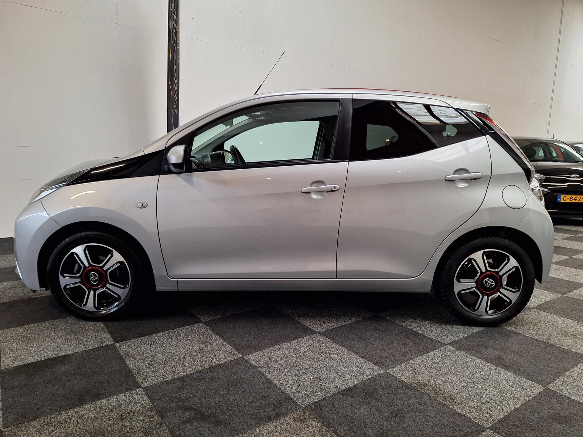 Toyota Aygo X-pose uitv. Cabrio. Full opties. 65.000 km. NAP, Auto's, Gebruikt, Euro 6, 4 stoelen, Leder en Stof