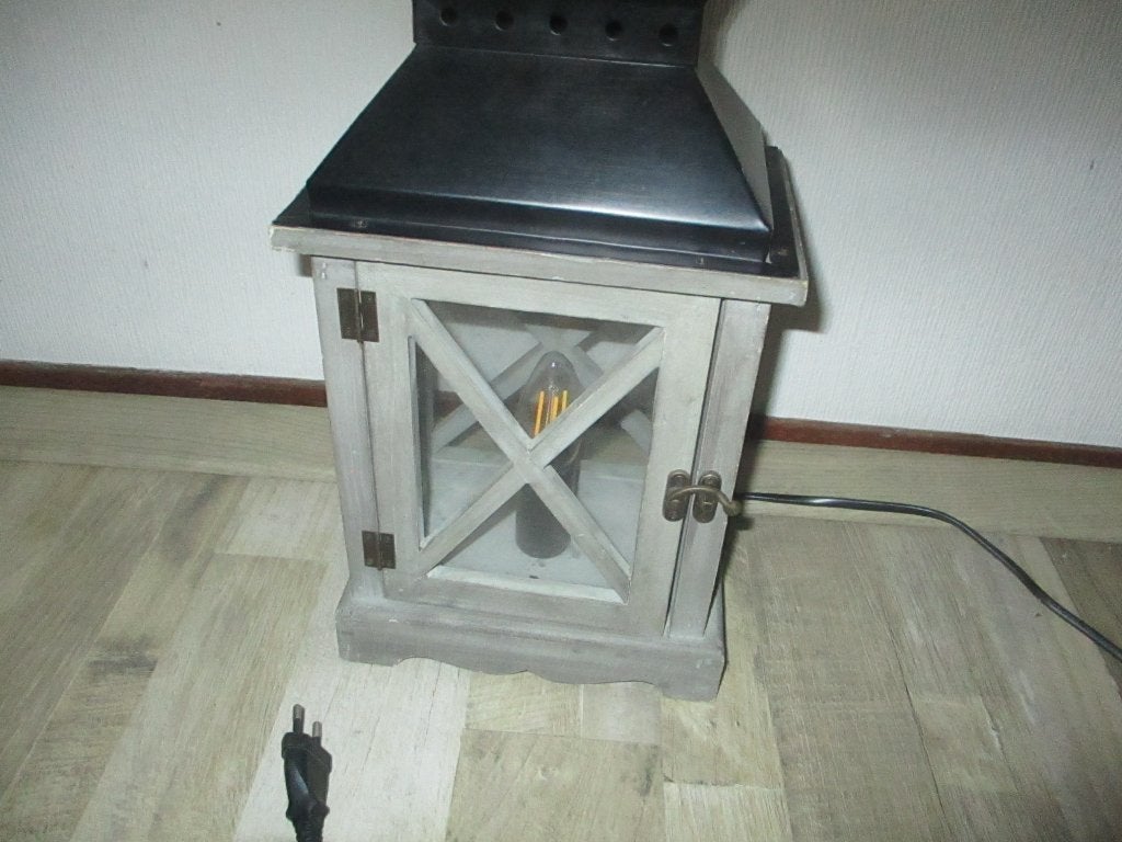 Een lantaarn  met ligt .12 euro ., Ophalen of Verzenden, Hout