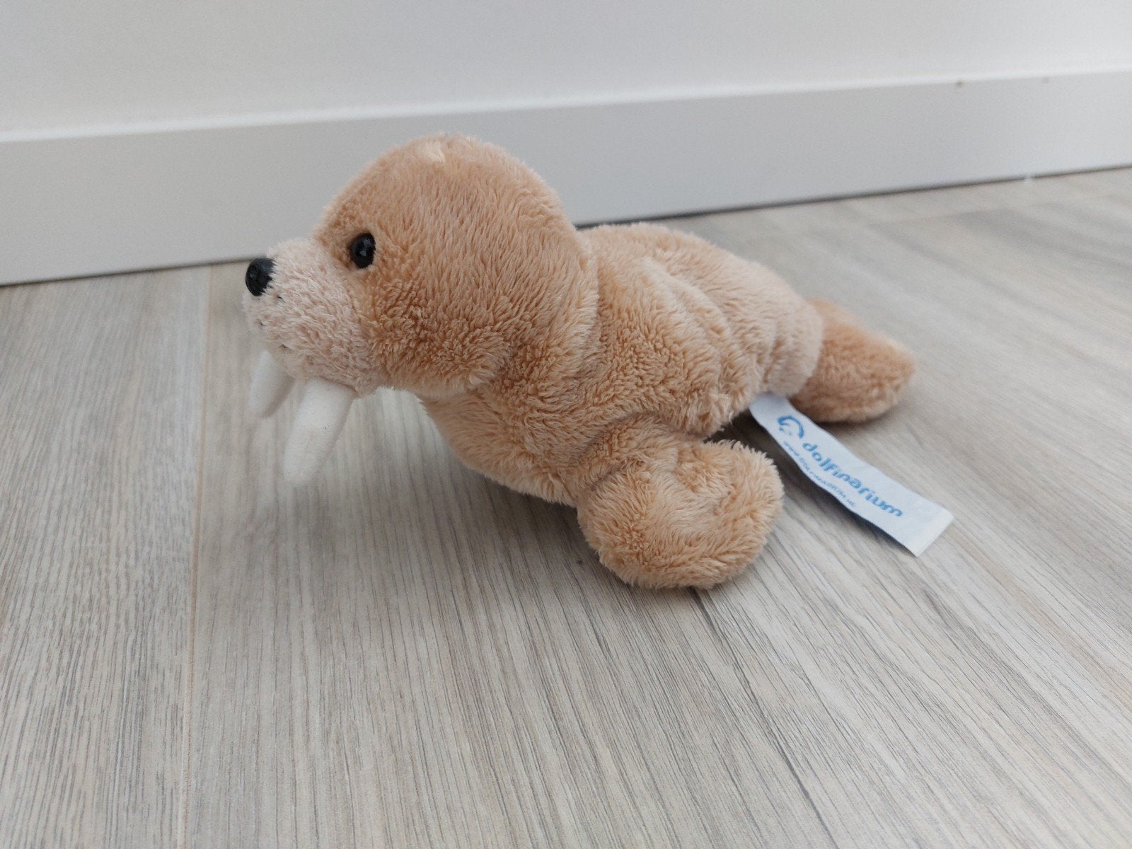 Knuffel dolfinarium walrus zeekoe bruin K9017, Ophalen of Verzenden, Zo goed als nieuw