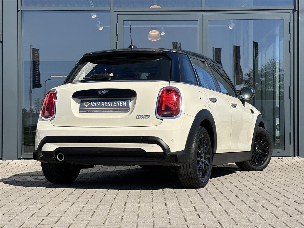 Mini Cooper 1.5 136pk Aut. Business Edition | Facelift | NAV, Automaat, 136 pk, Gebruikt, Parkeersensor