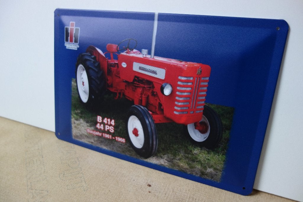 Mc CORMICK HARVEST INTERNATIOL B414 TRACTOR LOGO BORD, Ophalen of Verzenden, Nieuw