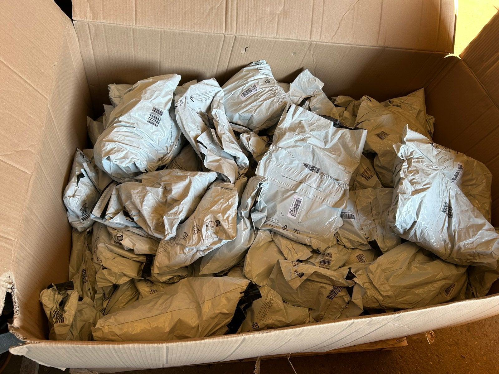 Pallet met 50 kilo aan ongeopende postpakketten. Amazon, DHL, Diversen, Ophalen, Nieuw, Kbr@info.nl, KBR