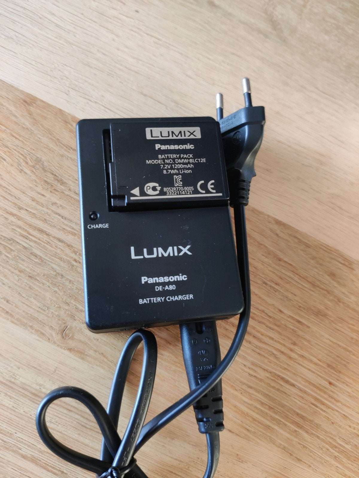 Panasonic Lumix DMW-BLC12E Batterij en DE-A80 Oplader, Ophalen of Verzenden, Zo goed als nieuw
