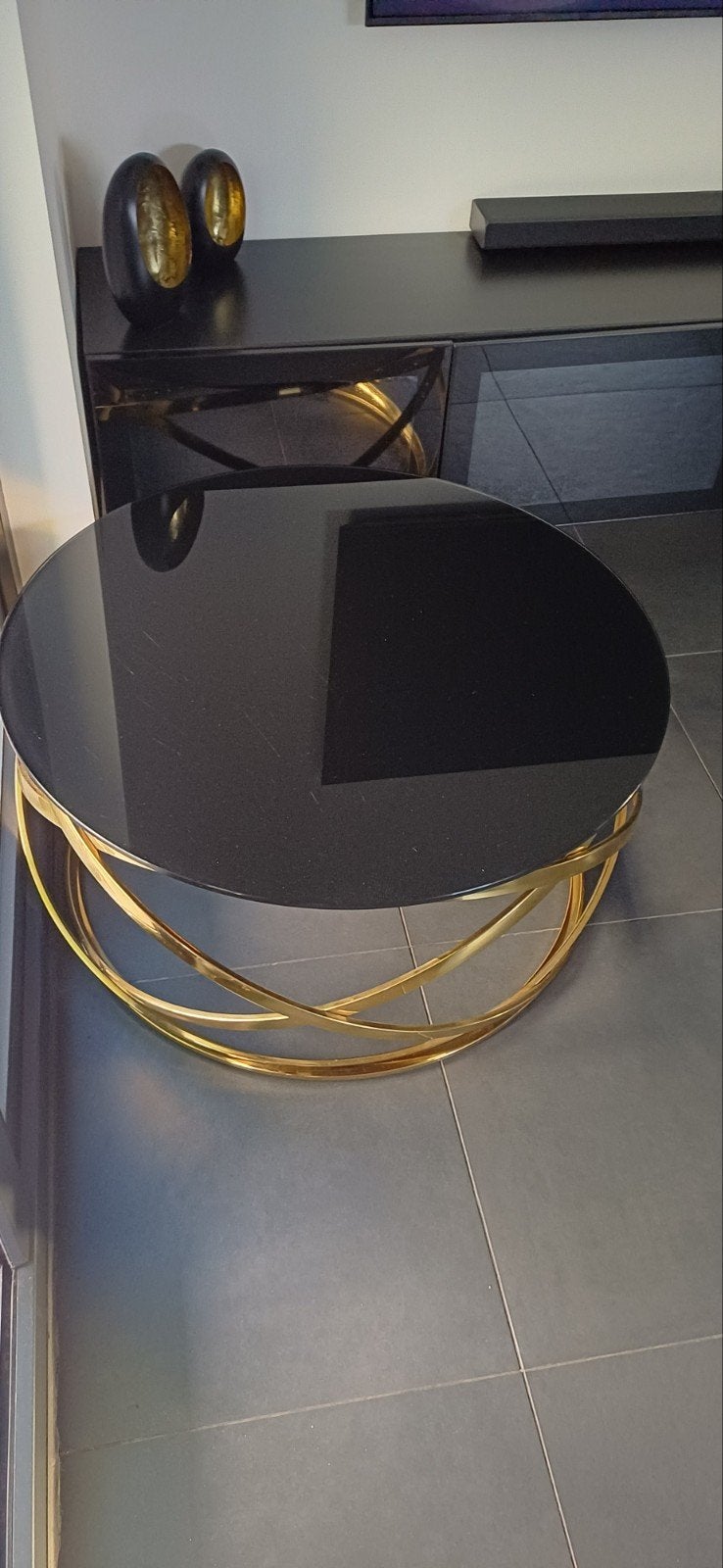 Moderne Salontafel Zwart Glas met Gouden Onderstel, Ophalen, 50 tot 100 cm, Rond, 50 tot 100 cm