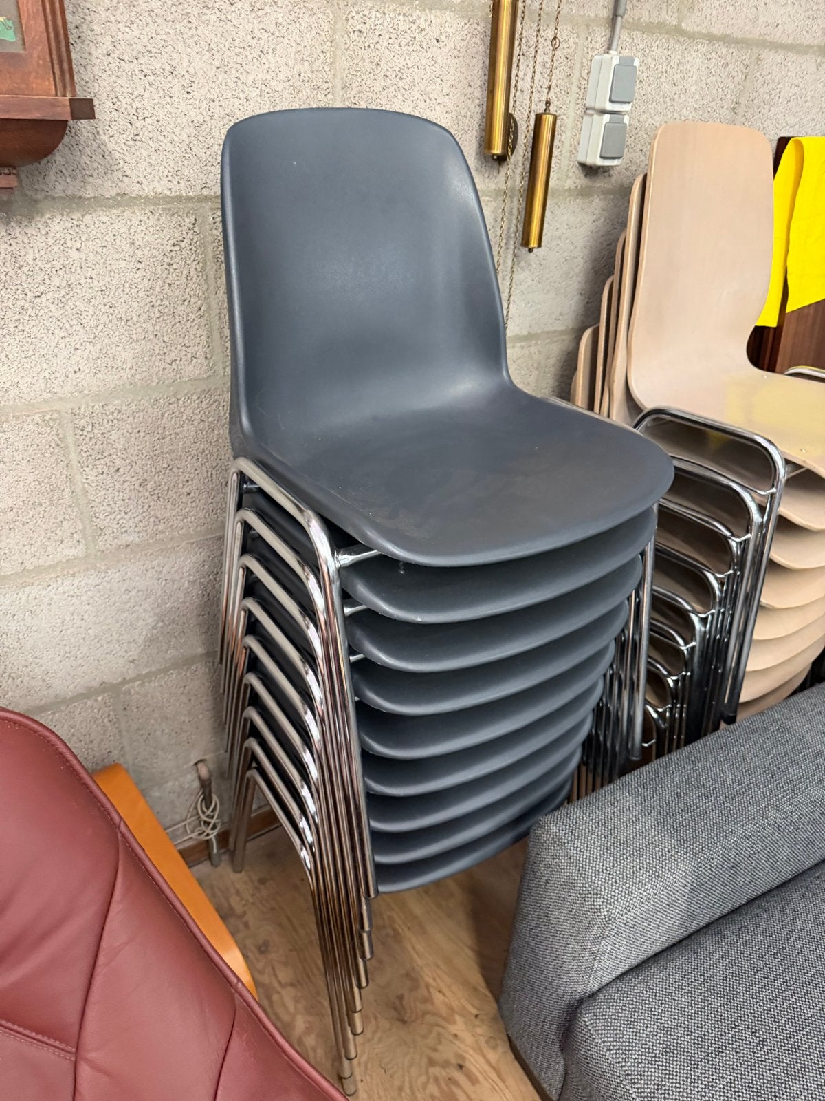 Stapelbare vergaderstoelen in diverse kleuren en materialen, Ophalen, Gebruikt, Zwart, Vijf, Zes of meer stoelen