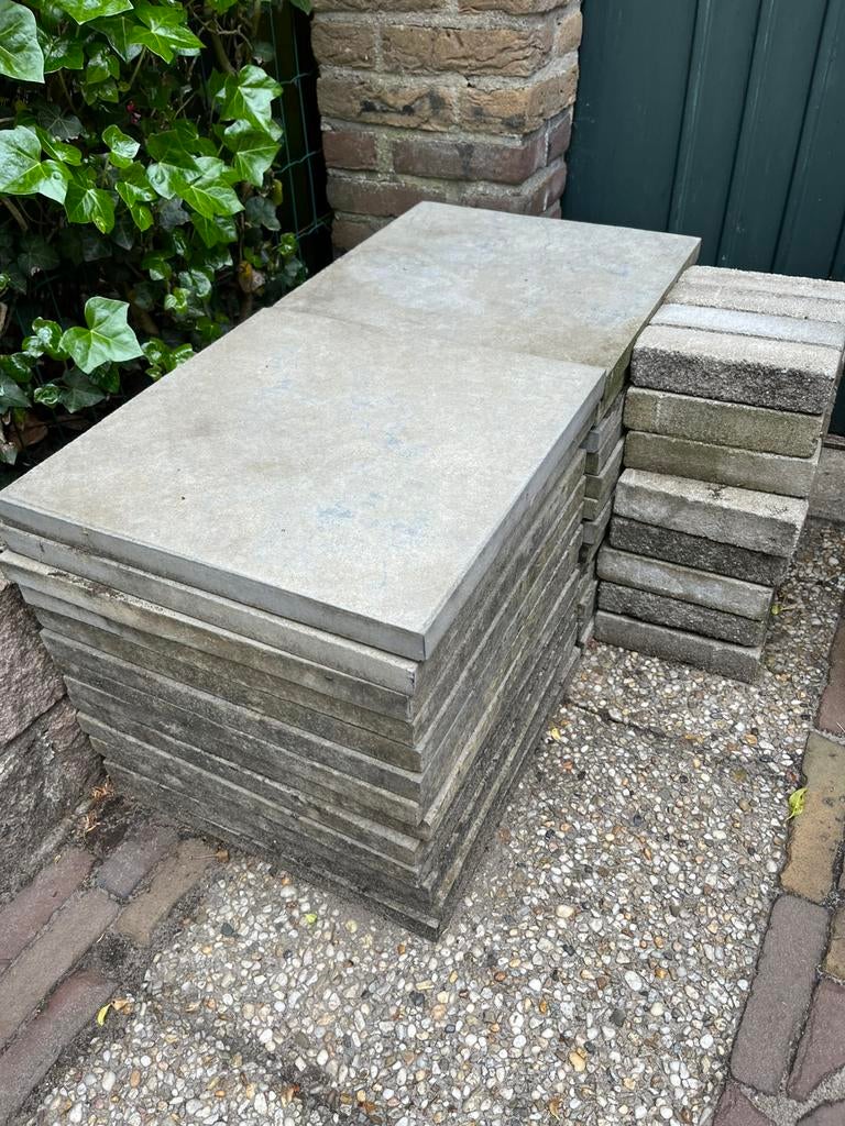 Gratis: Natuursteen grijze tegels 40x40x3 cm 26 stuks, Tuin en Terras, Ophalen, Gebruikt, Terrastegels, Natuursteen