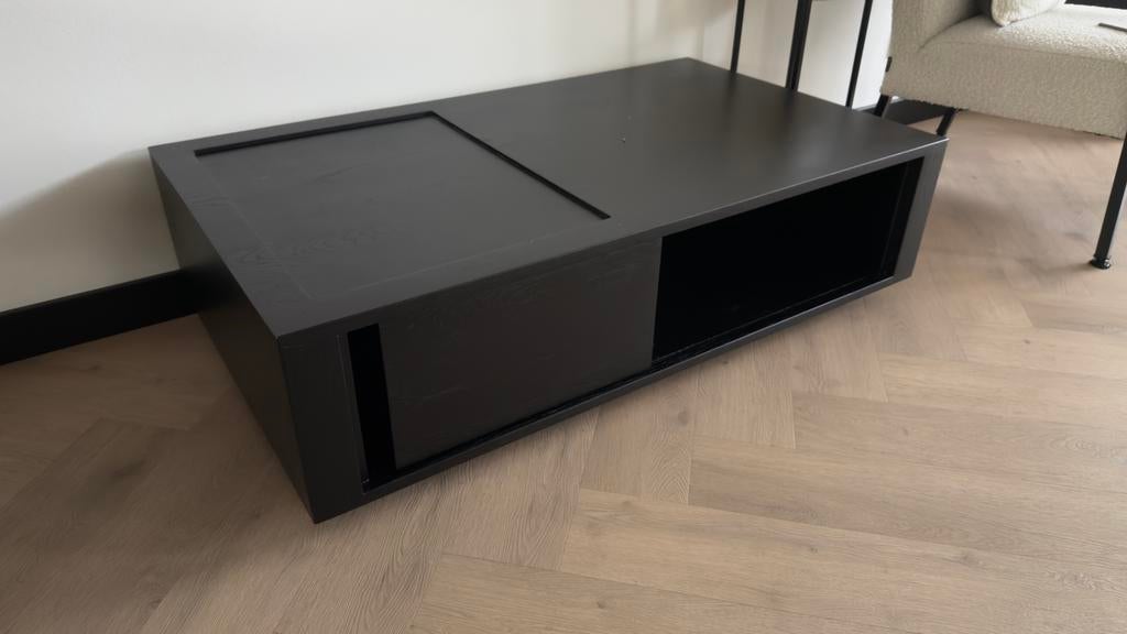 Zwarte salontafel met roldeurtjes, Ophalen, 100 tot 150 cm, Eikenhout, 50 tot 100 cm