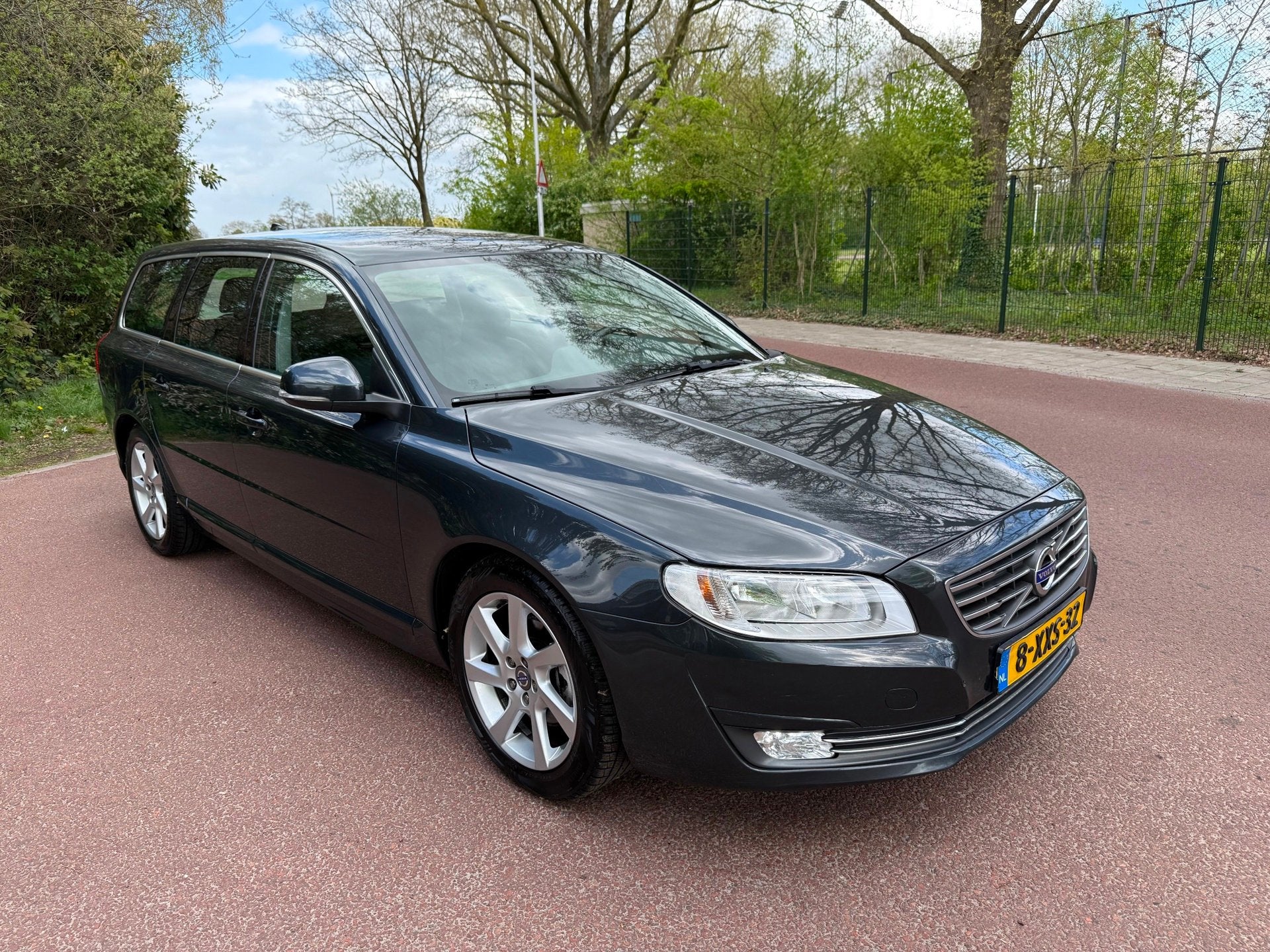 Volvo V70 1.6 D2 Nordic+ Airco / Navi / Leder / NAP, Auto's, Euro 6, 4 cilinders, Diesel, Automatische klimaatregeling