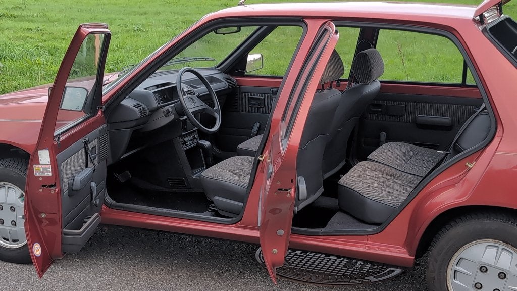 Peugeot 205 Bordeaux Rood 1.6 AUT | Oldtimer | APK | 62000km, foto 10