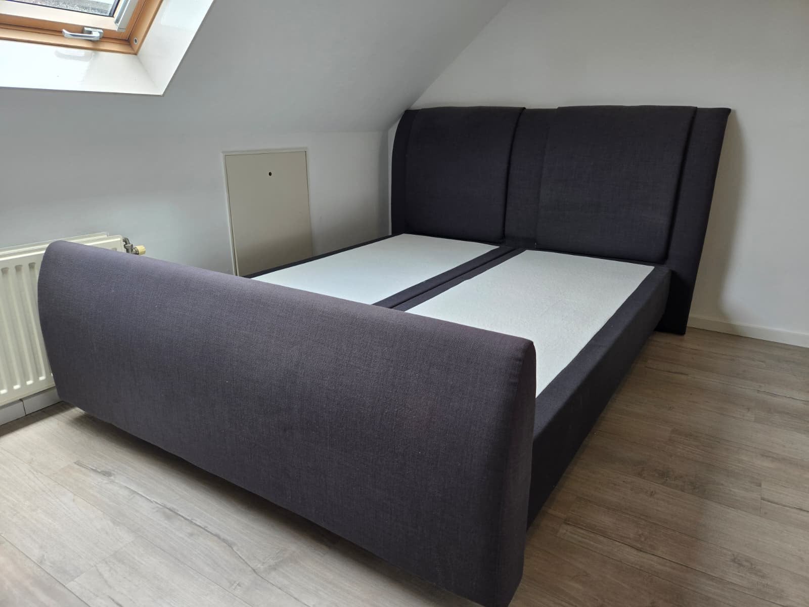 Boxspring, Ophalen, Zo goed als nieuw, Grijs