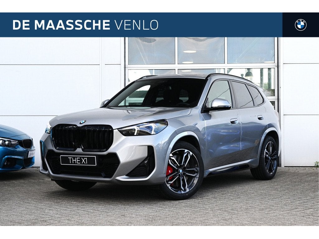 BMW X1 sDrive20i M Sport Automaat / Panoramadak / Trekhaak /