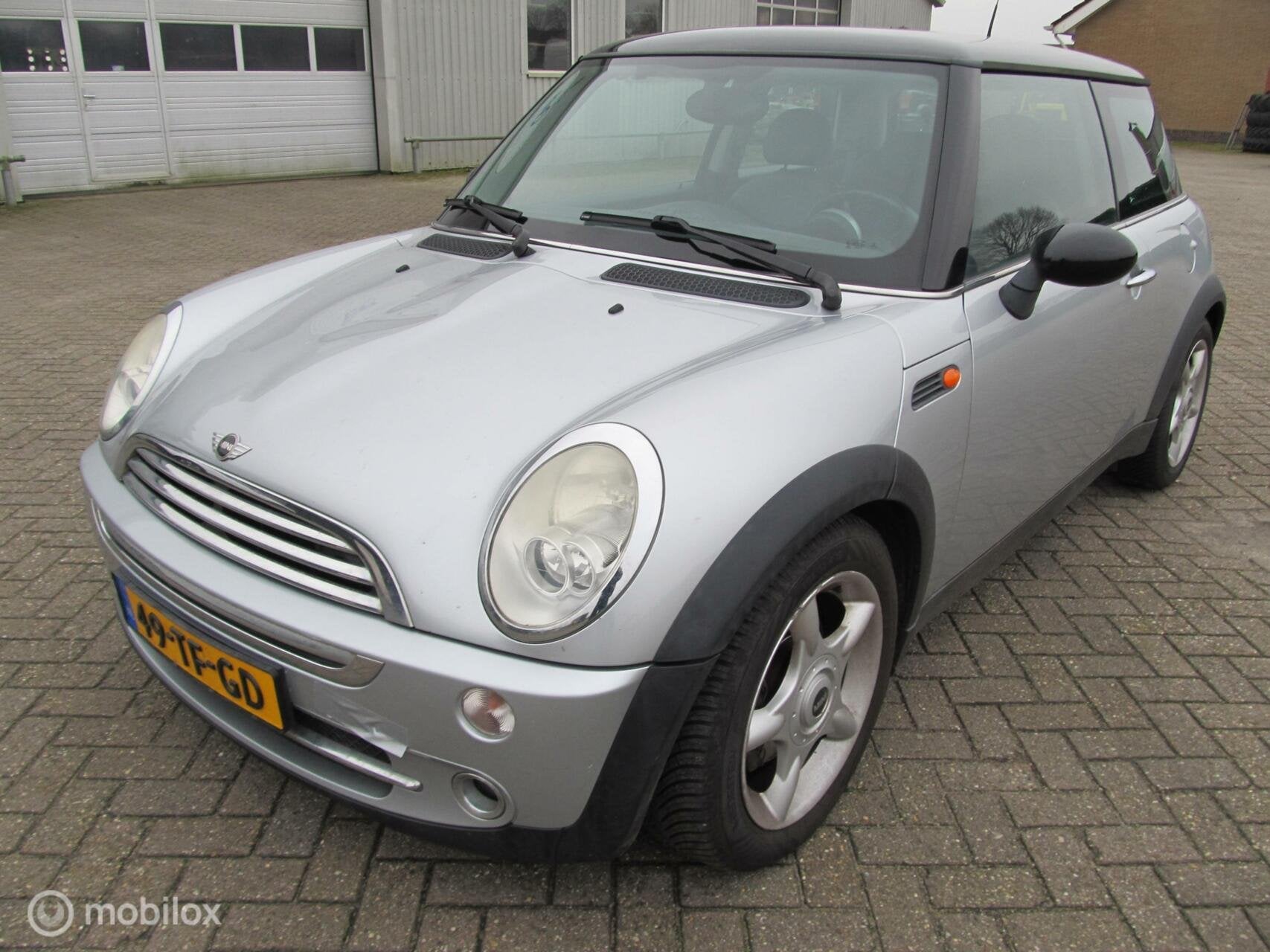 Mini Mini 1.6 Cooper Chili, 232032 km, nieuwe APK , met NAP, Voorwielaandrijving, Gebruikt, Zwart, 4 cilinders