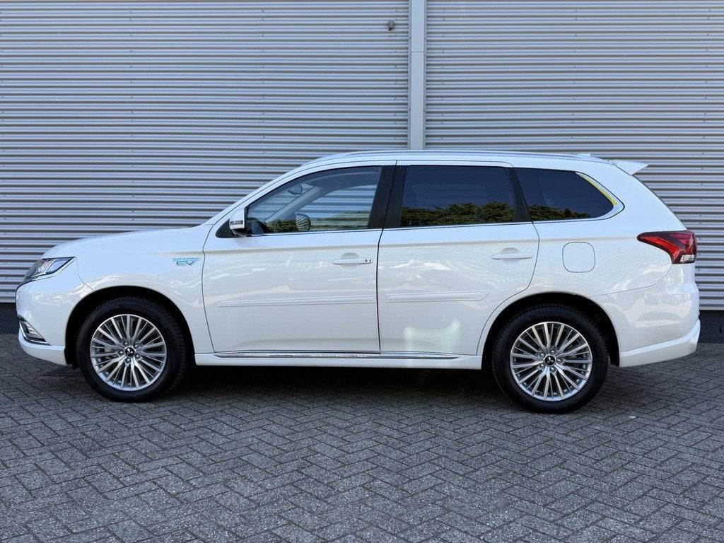 Mitsubishi Outlander 2.4 PHEV Intense+ | Schuif-/kanteldak |, Automaat, Euro 6, 4 cilinders, 1865 kg