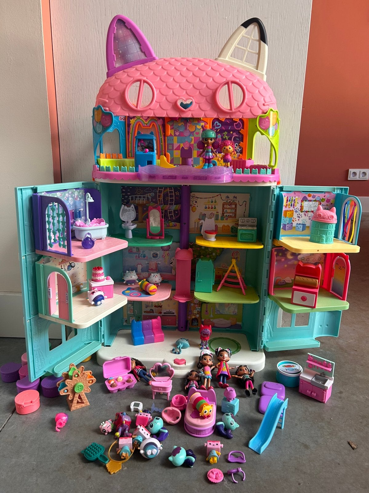 Gabby poppenhuis met veel uitbreiding sets, Ophalen, Zo goed als nieuw, Poppenhuis