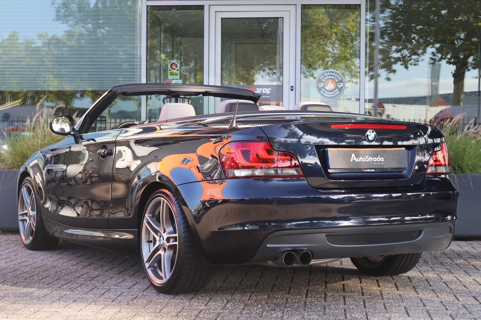 BMW 1-Serie (e87) 2.0 120I M-SPORT CABRIO I Navi I HarmanKar, 15 km/l, 4 cilinders, 4 stoelen, Zwart