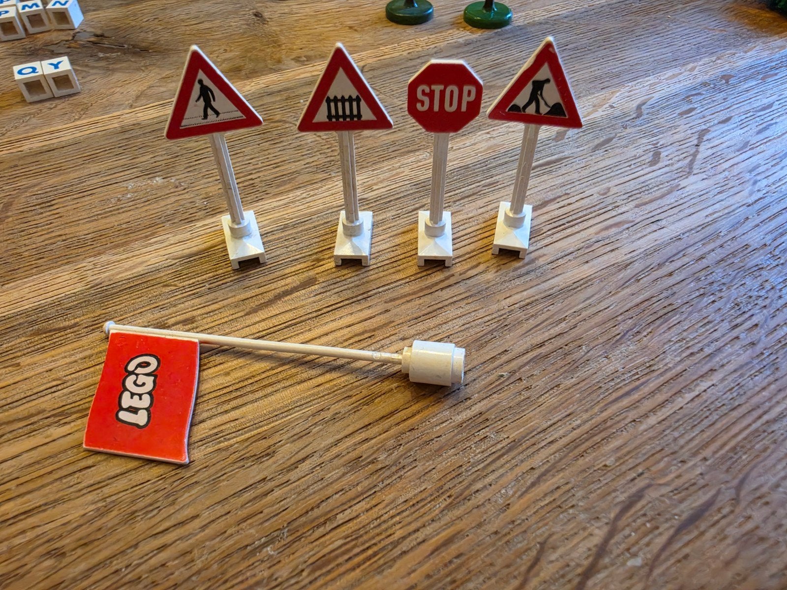 Vintage LEGO Verkeersborden en Vlaggetje - Set van 5, Ophalen of Verzenden, Gebruikt