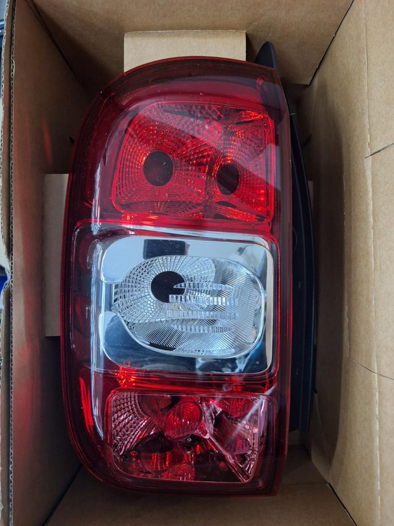 Linker achterlicht dacia Duster bj 2015, Ophalen of Verzenden, Dacia