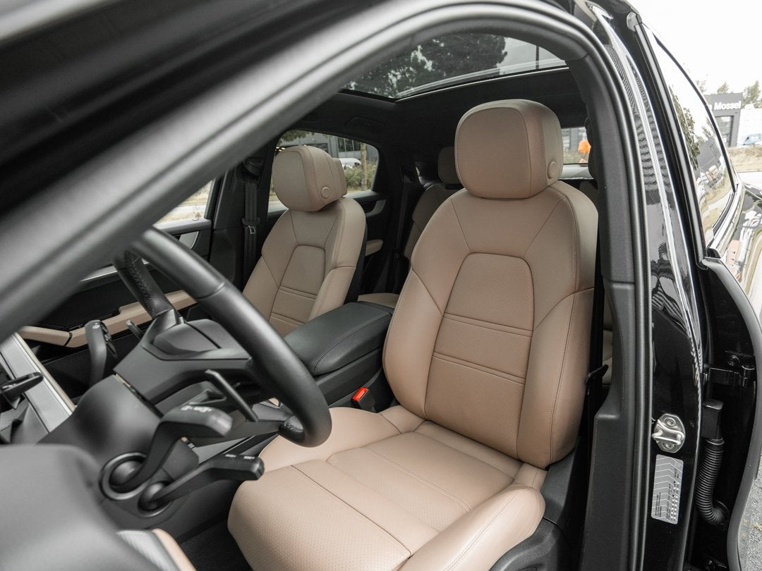 Foto 10 van Porsche Cayenne Coupé 3.0 E-Hybrid | SportDesign | Luchtver