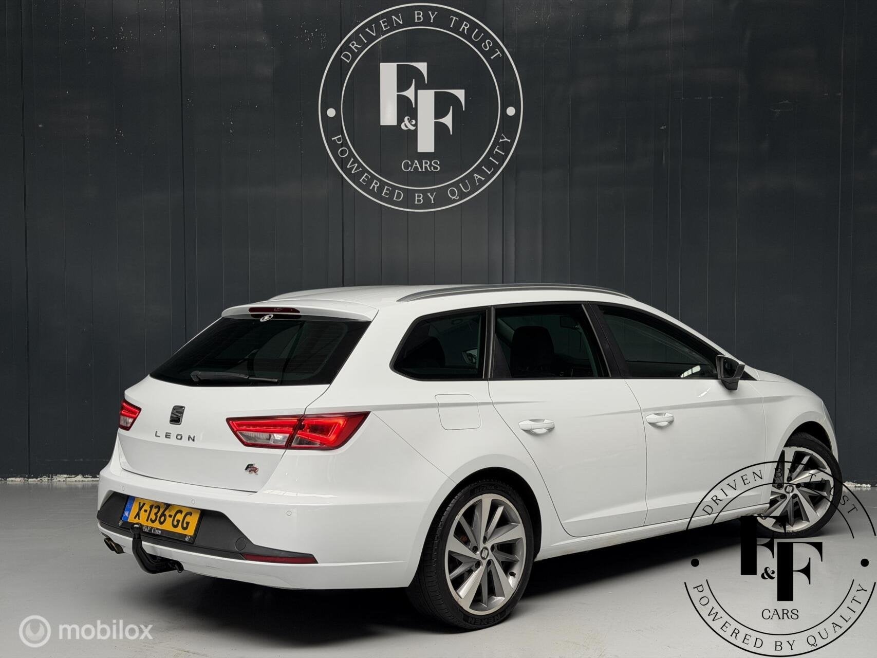 SEAT Leon ST 1.8 TSI FR Dynamic Automaat|CarPlay|Camera|Trek, Auto's, 1272 kg, Gebruikt, 4 cilinders, Leder en Stof