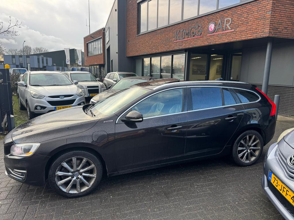 Volvo V60 2.4 D6 AWD ACC BLIS SCHUIFDAK LEDER XENON TREKHAAK, Auto's, Automaat, Zwart, Vierwielaandrijving, 11 kWh