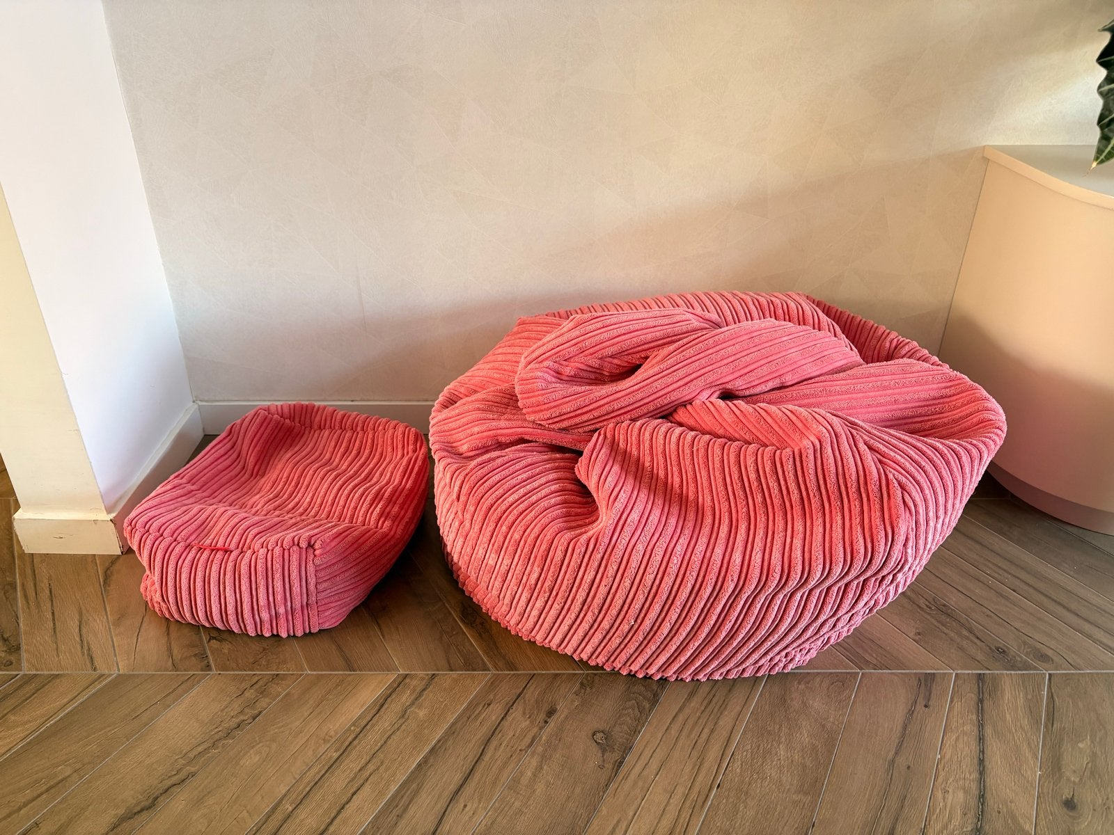 Lounge Pug Zitzak en voetenbankje - Roze ribfluweel, Ophalen, Gebruikt, Roze, Zitzak