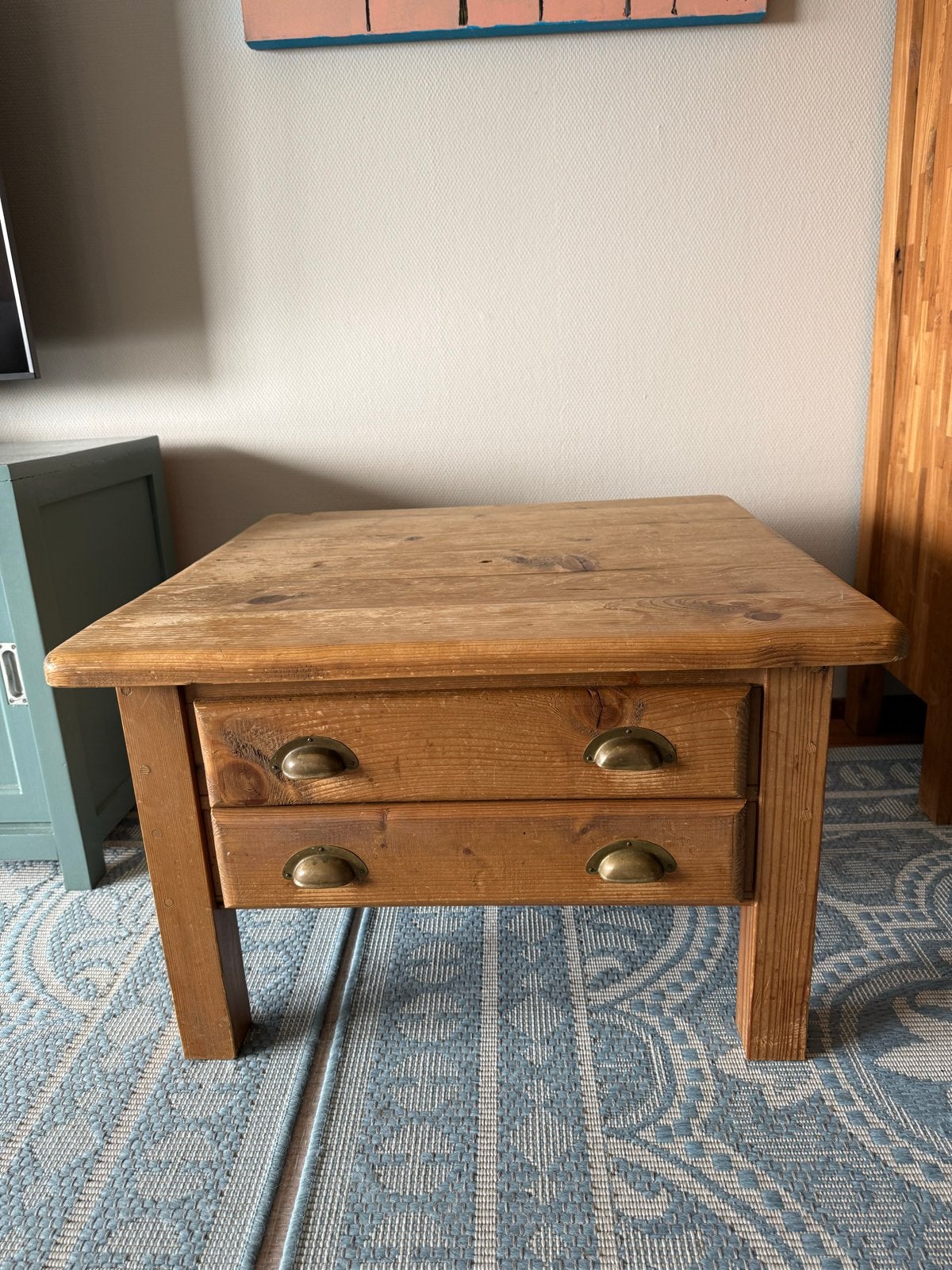 Massief grenen houten bijzettafel / salontafel  met 2 lades, Ophalen, Gebruikt, 50 tot 100 cm, Vierkant