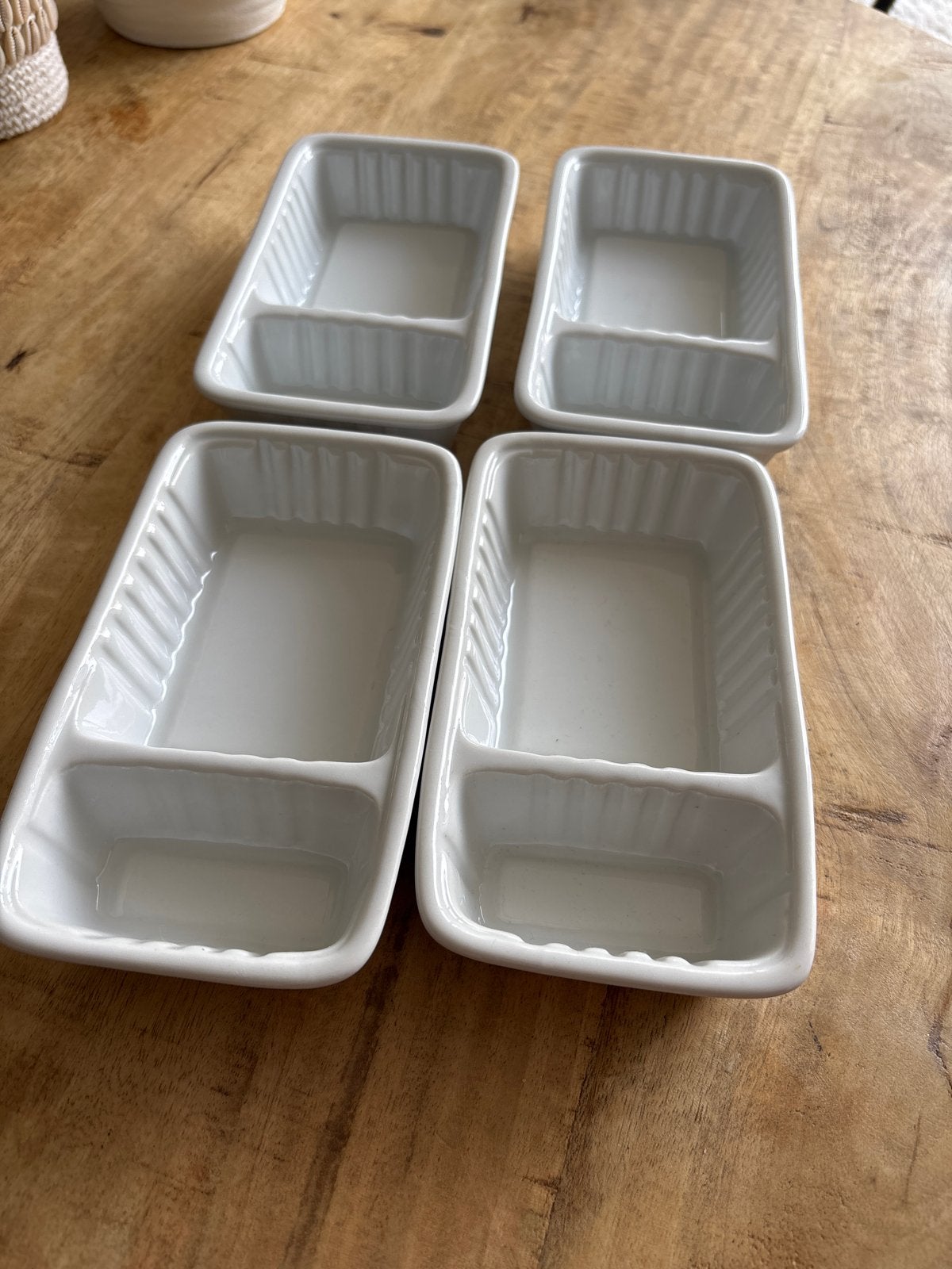 4 Porseleinen Frietbakjes met Sausvakje, Huis en Inrichting, Overige typen, Ophalen of Verzenden, Zo goed als nieuw, Effen