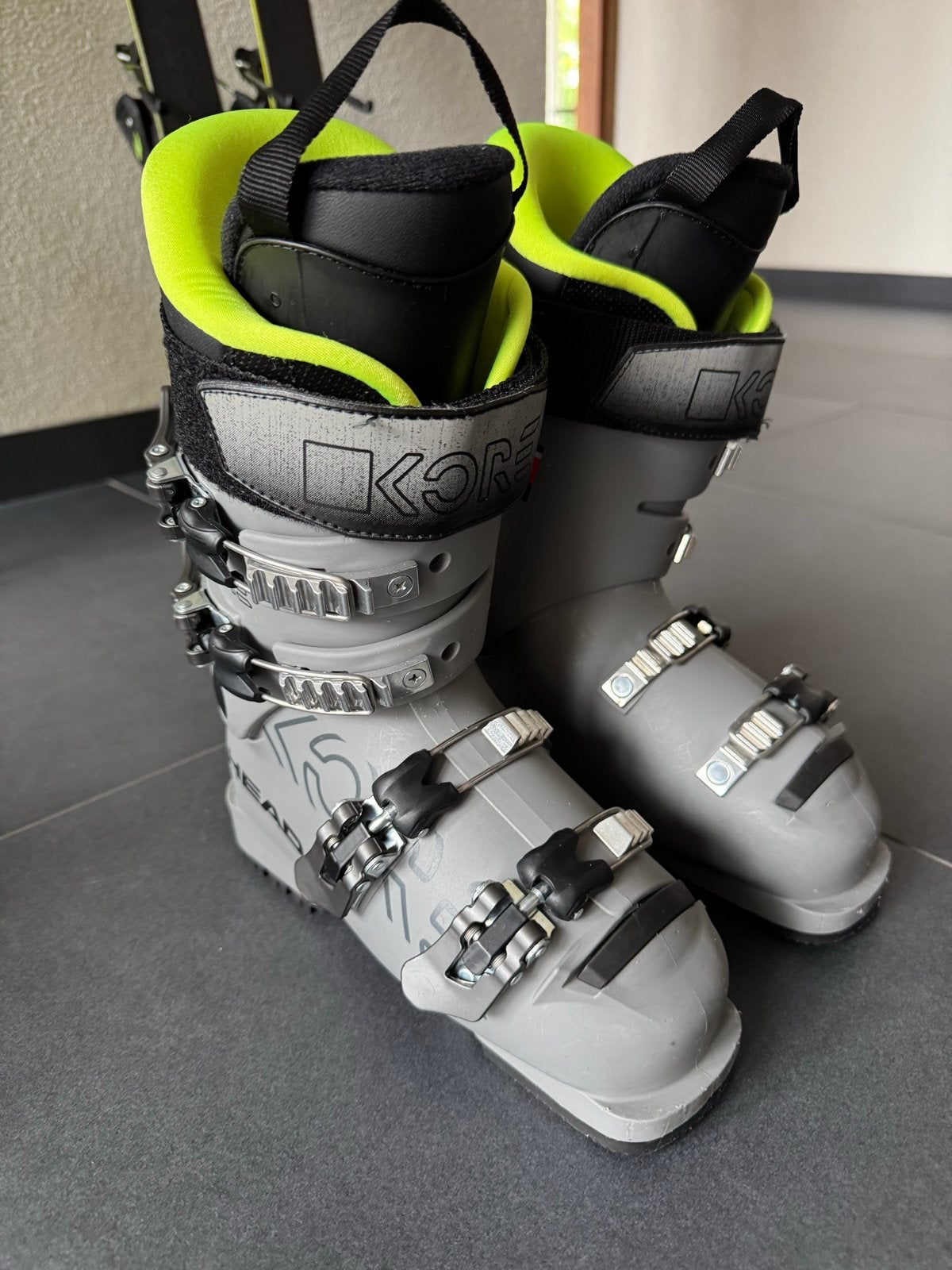 Head Kore 22.0/22.5 skischoenen - 1 jaar oud, nieuwstaat, Sport en Fitness, Schoenen, Ophalen of Verzenden, Zo goed als nieuw