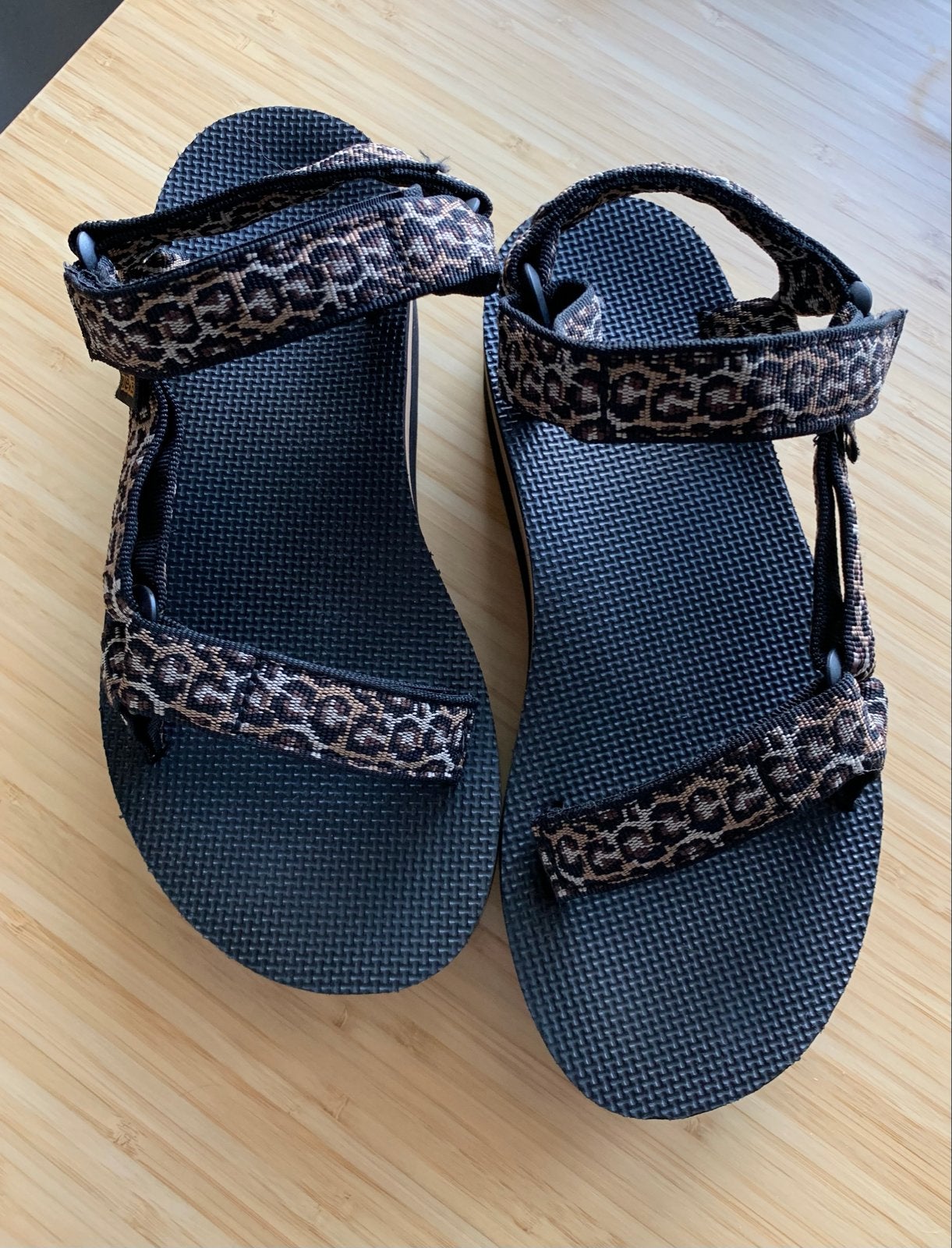 Teva sandalen maat 38 met luipaardprint, Ophalen of Verzenden, Zo goed als nieuw, Overige kleuren, Sandalen of Muiltjes