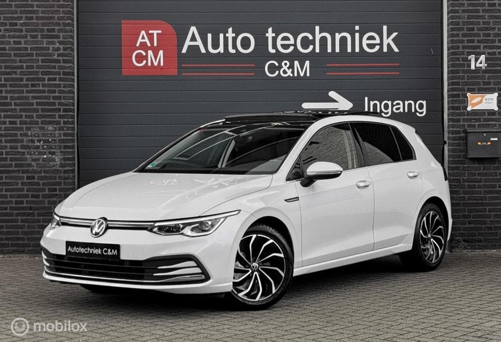 Volkswagen Golf 1.5 TSI 150PK/DSG/ACC/DCC/PANO/IQLIGHT/NAVI/, 1498 cc, Zwart, 4 cilinders, Alcantara