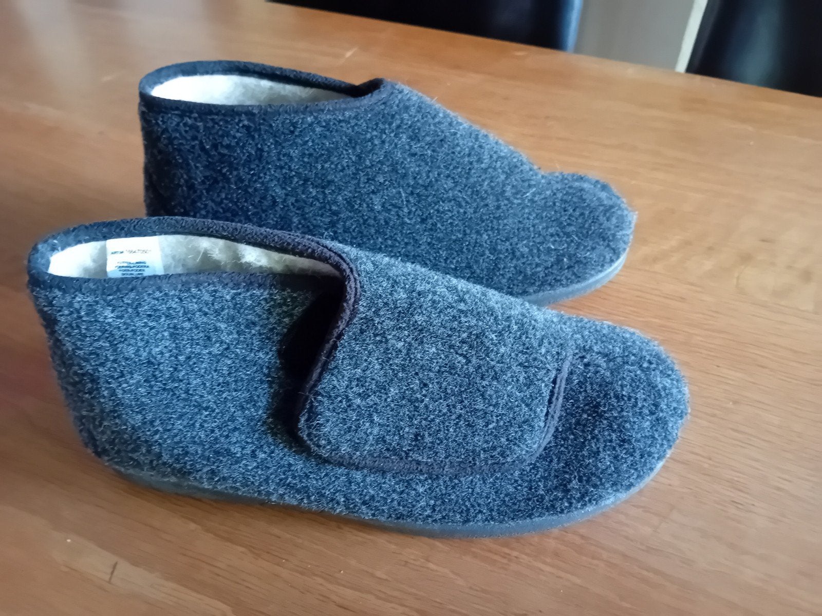 Warme wollen pantoffels maat 46 met klittenband nieuw., Verzenden, Nieuw, Blauw, Pantoffels of Sloffen