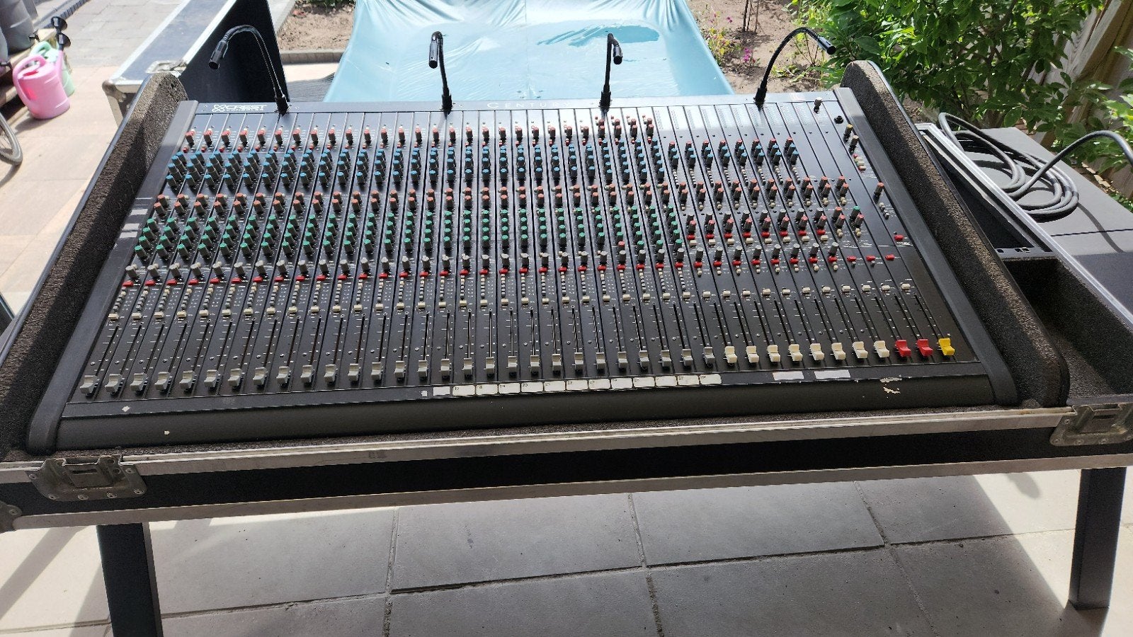 Professionele Mengtafel met 28 Kanalen en Flightcase, Ophalen, Gebruikt, 20 kanalen of meer, Microfooningang