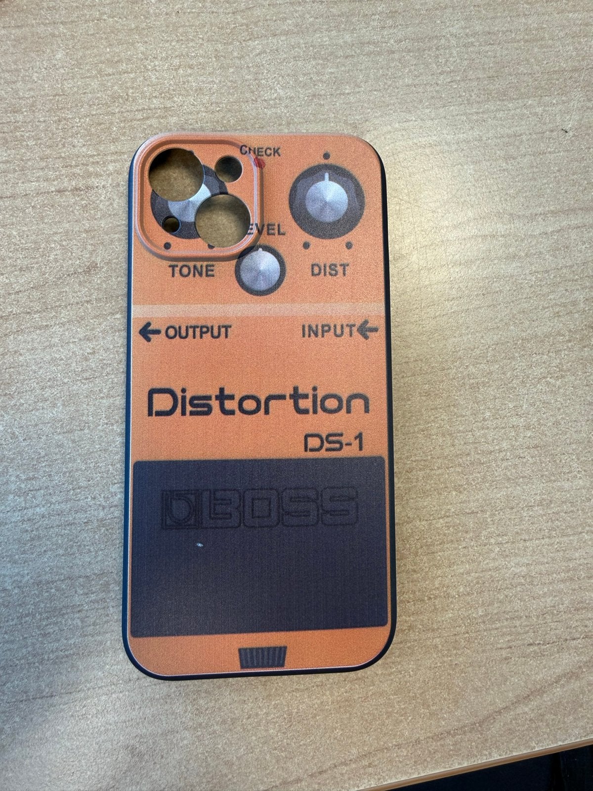 Uniek BOSS DS-1 Distortion iPhone 15  Hoesje - Oranje, IPhone 15, Oranje, Overige merken, Nieuw