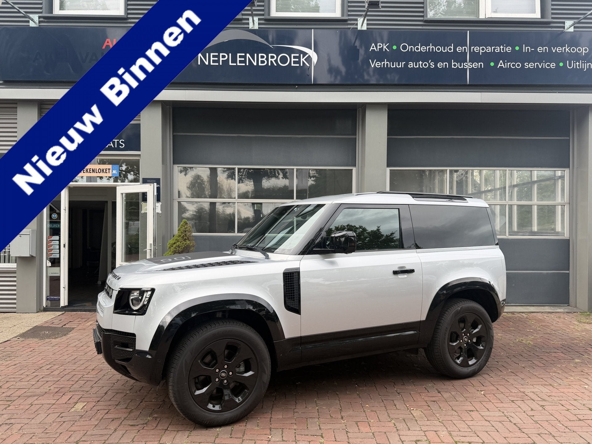 Land Rover Defender 3.0 D200 90 MHEV S Grijskenteken uit 202, Auto's, Automaat, Dealer onderhouden, Stof, 2996 cc