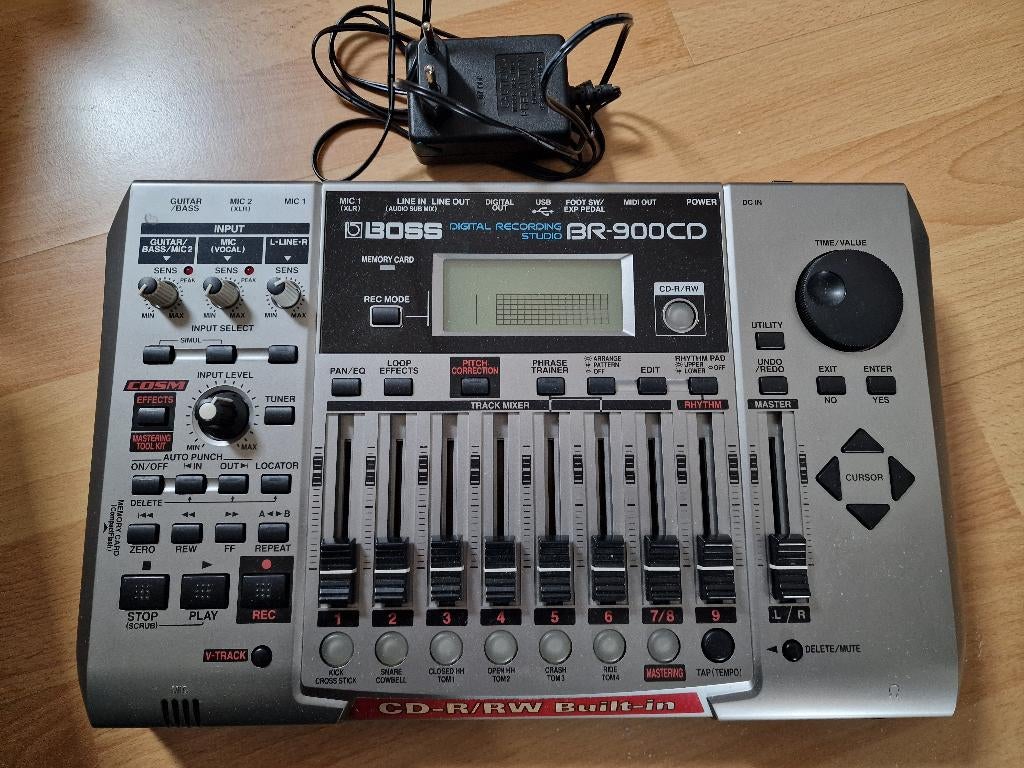 BOSS - 900 CD, Ophalen of Verzenden, Zo goed als nieuw, Audio