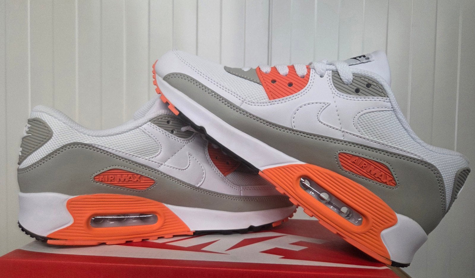 Nike air max 90 Wit/Grijs/Oranje 40 41 42 43 44 45 46 47, Kleding | Heren, Schoenen, Ophalen of Verzenden, Nieuw, Wit, Sneakers of Gympen