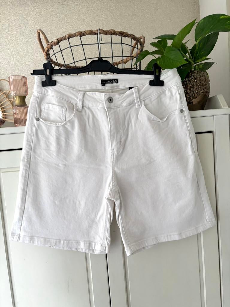 Norah short maat 42, Kort, Wit, Maat 42/44 (L), Ophalen of Verzenden