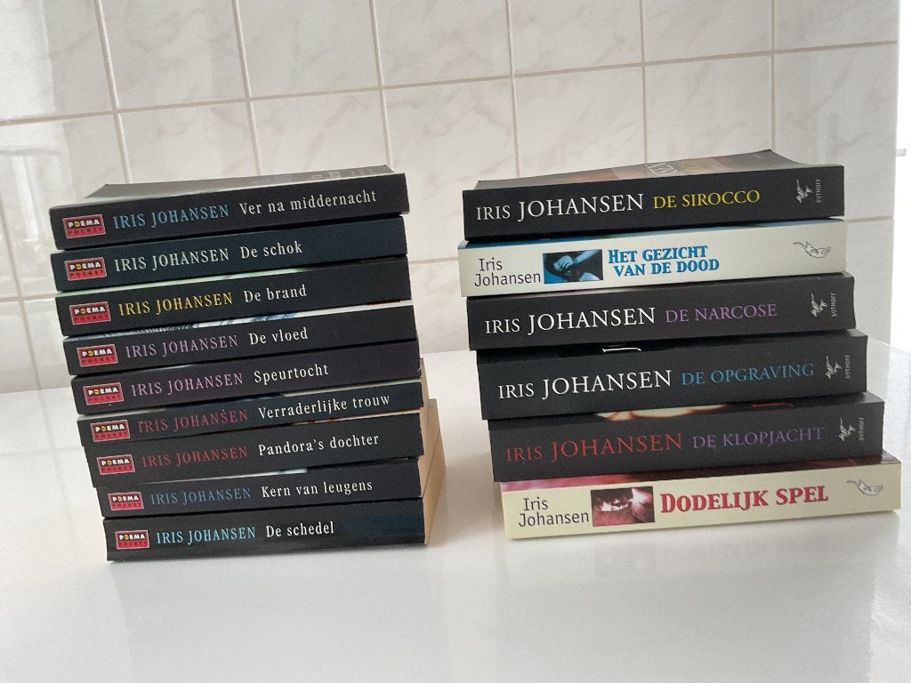 Boeken, Ophalen, Iris johansen, Zo goed als nieuw, Nederland