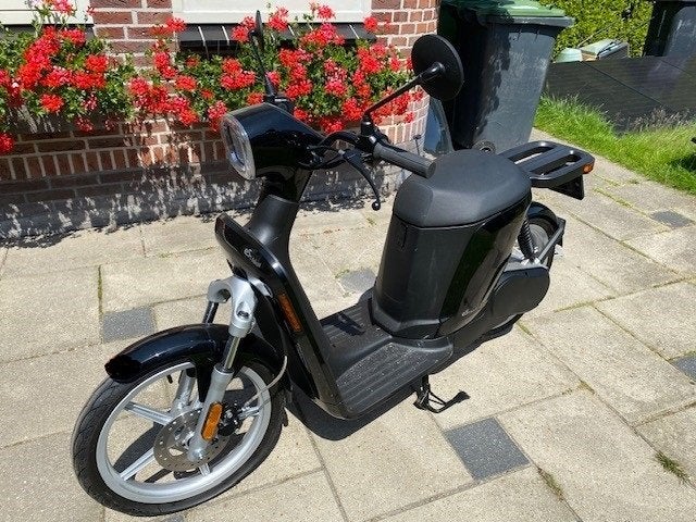 Askoll ES 1 elektrische snor scooters ( 25km ) defect accu, Elektrisch, Zo goed als nieuw, Ophalen, Overige merken
