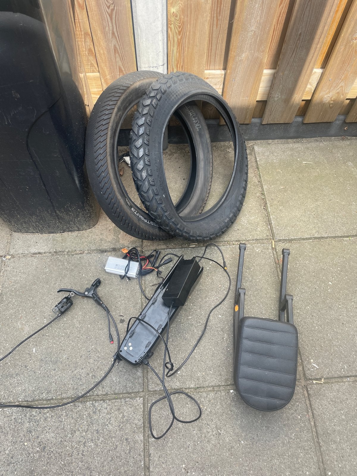 Fatbike onderdelen: voorrem, controller, banden, accu, zitje, Ophalen, Gebruikt, Band, Fatbike