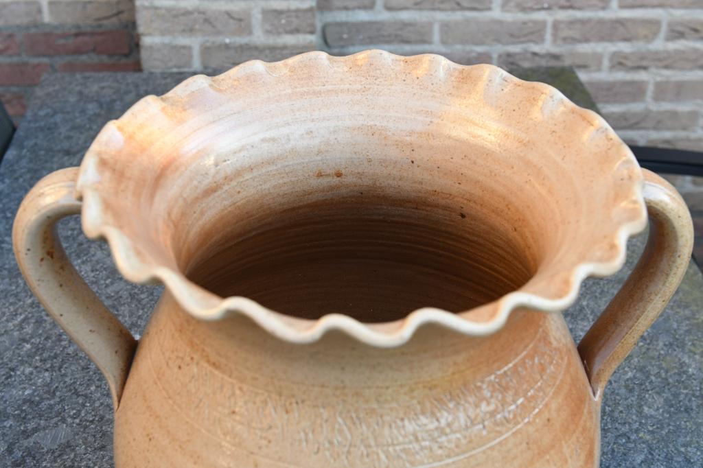 Degelijke grote bloempot, Kunststof, Rond, Zo goed als nieuw, Balkon