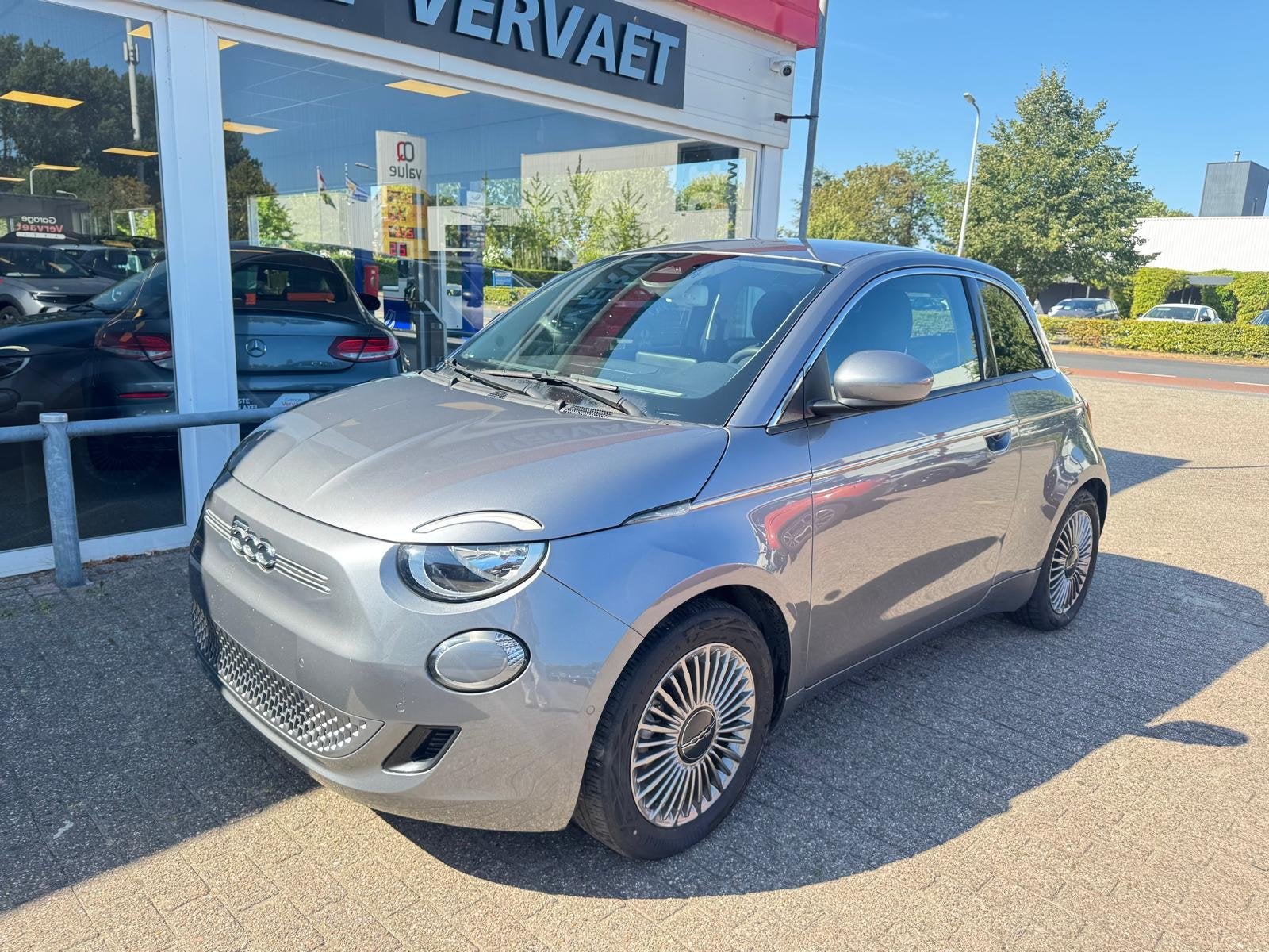Fiat 500 Icon 42 kWh (bj 2023, automaat), Stof, Gebruikt, Zwart, 4 stoelen