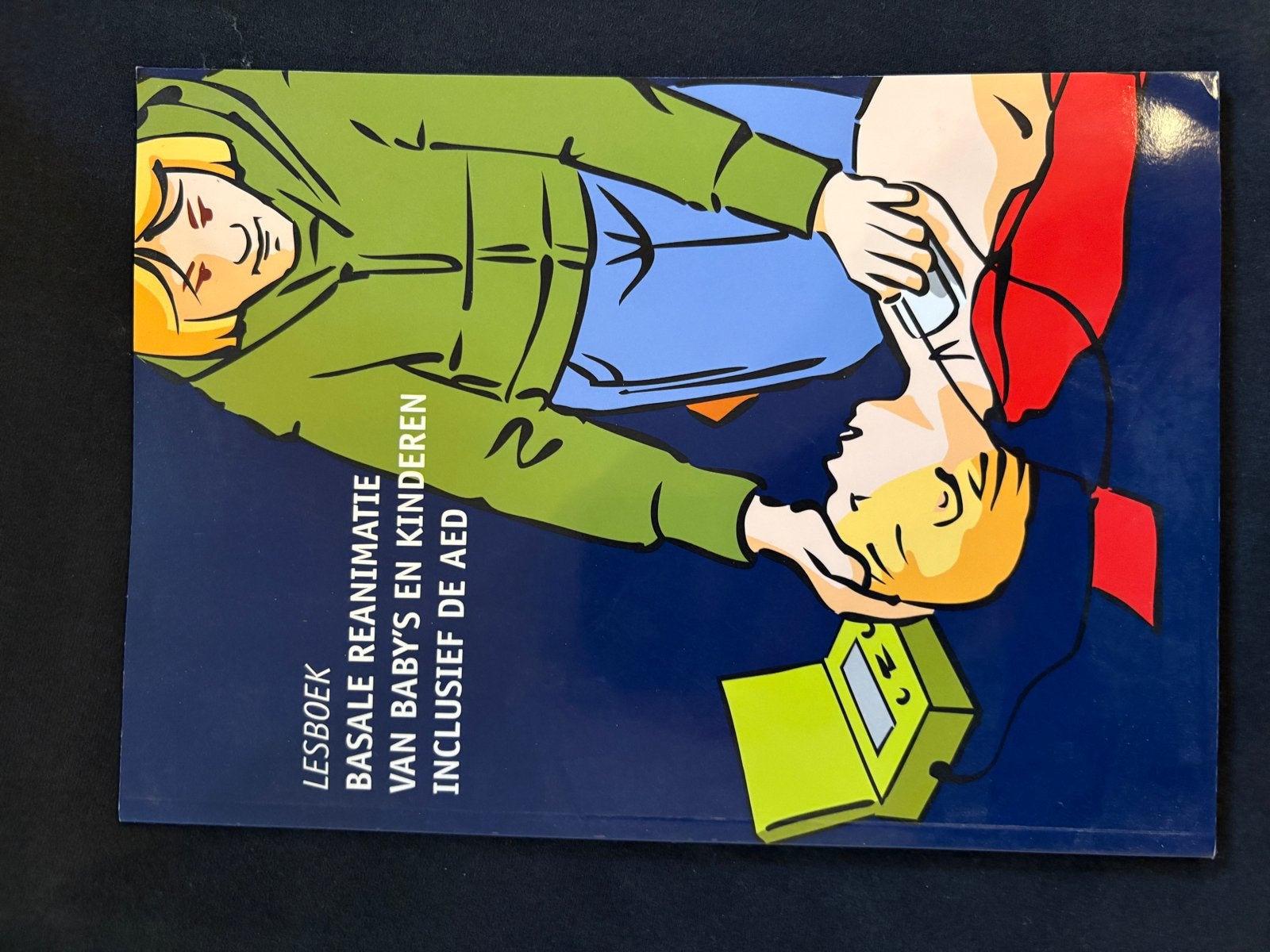 Lesboek Basale Reanimatie Baby's en Kinderen inclusief AED, Ophalen of Verzenden, Zo goed als nieuw, Gezondheid en Conditie