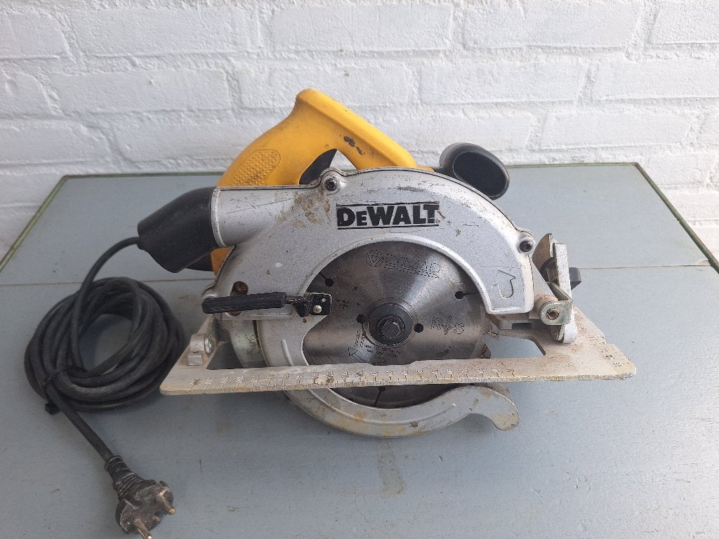 DeWalt D23550 cirkelzaag, Doe-het-zelf en Verbouw, Gebruikt, Cirkelzaag, 600 tot 1200 watt, Ophalen of Verzenden