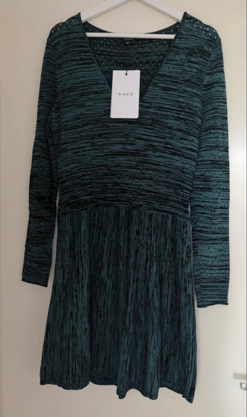 Nikkie Kyra Jurk Maat 42 Nieuw met prijskaartje, Ophalen of Verzenden, Nieuw, Maat 42/44 (L), Groen