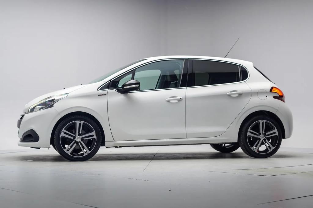 Peugeot 208 1.2 PureTech GT-line [ Navi Leder Climate Carpla, Bedrijf, Handgeschakeld, 3 cilinders, Lichtsensor