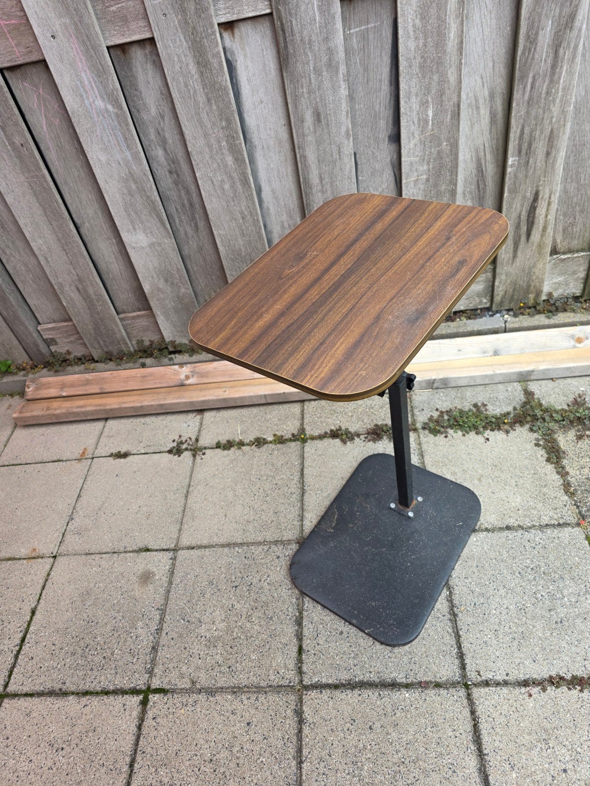 Verstelbare C-vormige bijzettafel, draaibaar tafelblad, Huis en Inrichting, Ophalen, Minder dan 55 cm, Gebruikt, 60 cm of meer